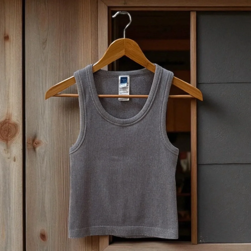 NWOT Old Navy Women’s Ribbed Grey Crop Tank Top! Medium! - Picture 1 of 5